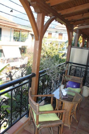 Гостиница Niriides Apartments  Ступа